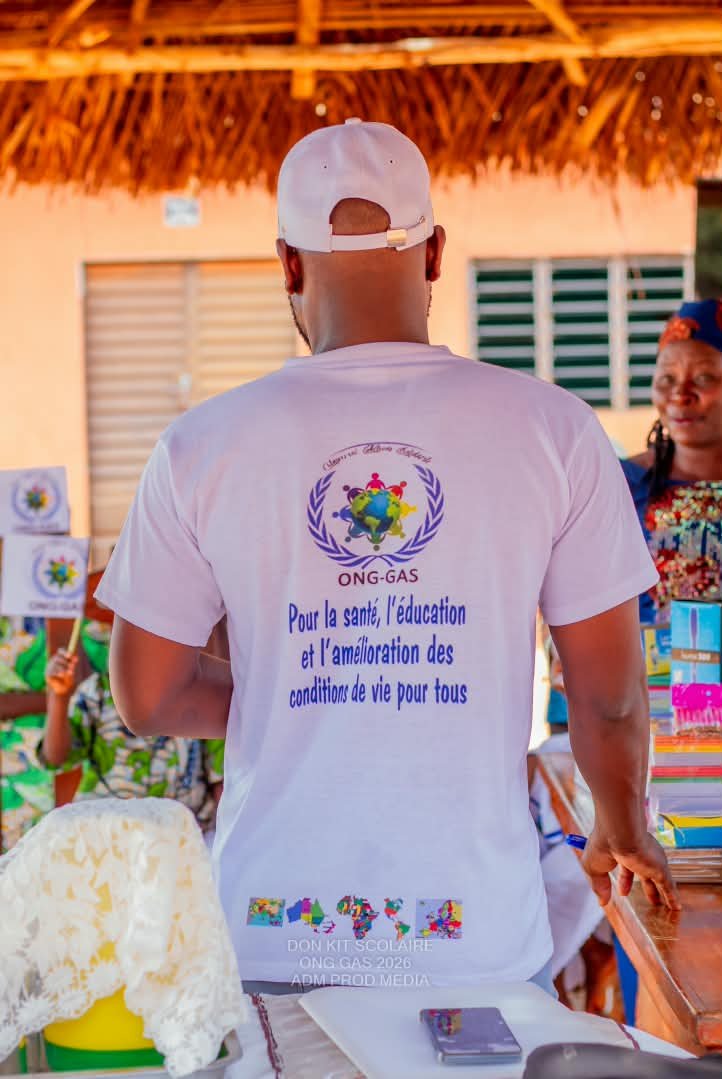 Distribution des kits scolaires — Orphelinat Cœur Unis de Tori
